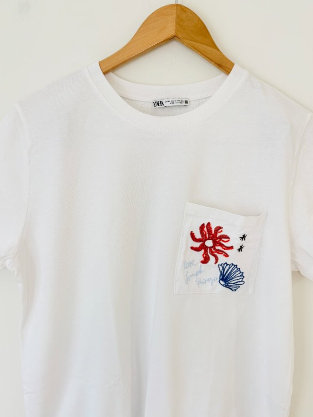 Zara White Embroidered Beaded Pocket Tee Coastal Sun Shell Graphic T-Shirt Sz M - Picture 3 of 8